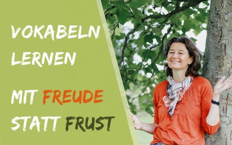 Ein Vorschaubild für einen Blogartikel: Rechts lehnt eine Frau am Baumstamm. Links steht: Vokabeln lernen mit Freude statt Frust.