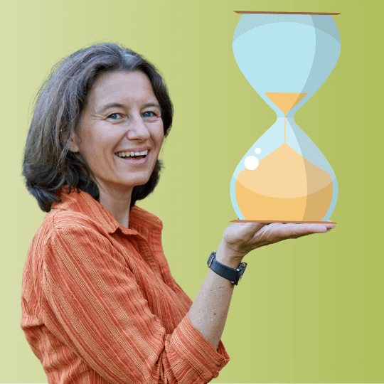 Frau mit Sanduhr